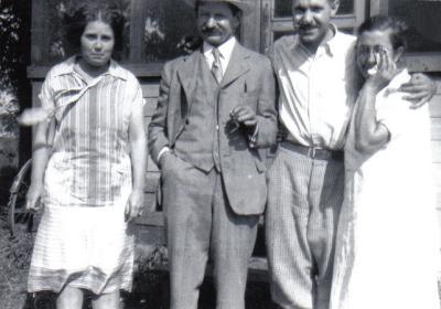 Helen, Tony, Uncle Joe and Caroline Kamm Kaiser