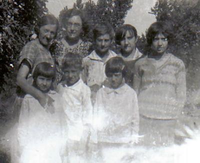 Caroline Kamm Kaiser with family members
