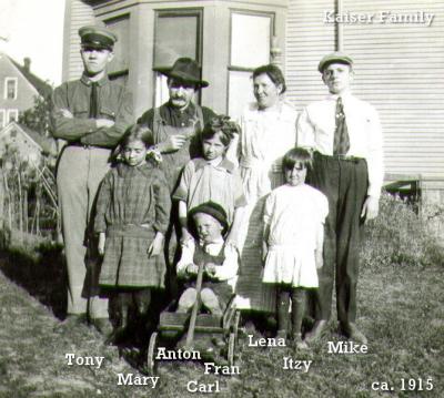 g4/51/263051/3/52500100.KaiserFamilyca1915wnames.jpg