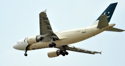 Surprise:Pakistan International PIA Airbus A310 AP-BEB