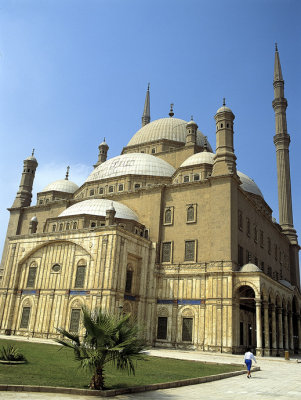Cairo Mosque, Exterior