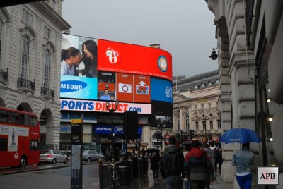 04/22 - Picadilly Circus