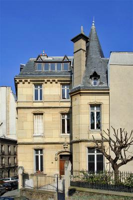 Neogothic house at N°5 rue des Arènes