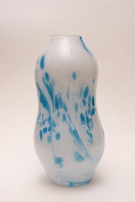 whiteturqvase.jpg