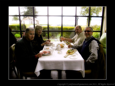 2011 - Vancouver - Stanley Park - Tea House - Zora & John Plummer, Ken & John d