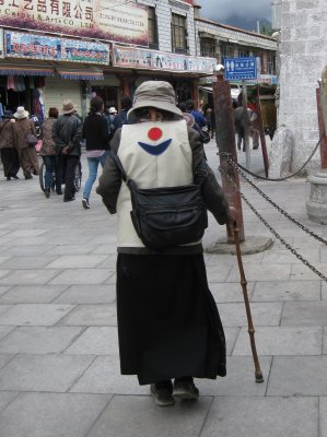 Vest bestowed on elders reaching their 80th birthday