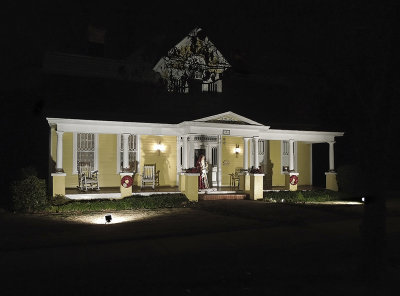 Opelika, Alabama Victorian Christmas Display