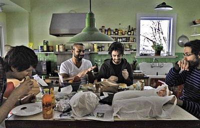 Ian y amigos en la cocina