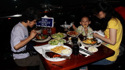 Dinner at Bubba Gump restaurant with night view