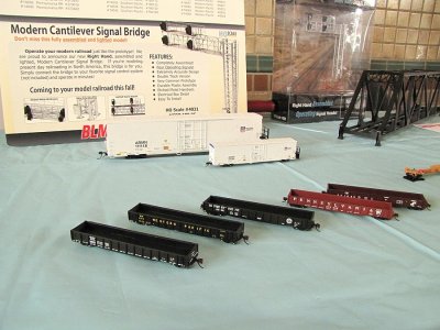 Trinicool reefers and N-scale gons from BLMA Models