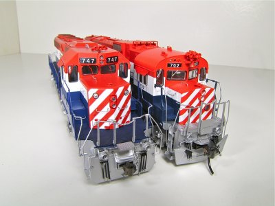 Nose comparison (I've added many details to the SD40-2)