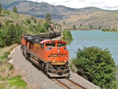 BNSF 9211 head shot.