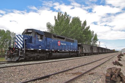 MRL's SDP40-2XR #290 with 24 cars of ballast and ties.