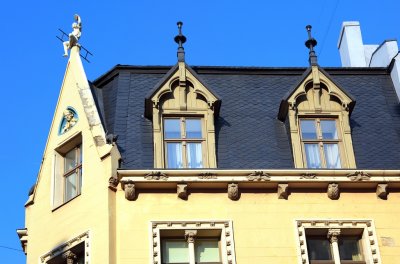 Art Nouveau on top of the house