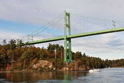 Ivy Lee Bridge, leaving the Canadian mainland