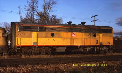 RI F9Bm 4107 - Dec 1975 