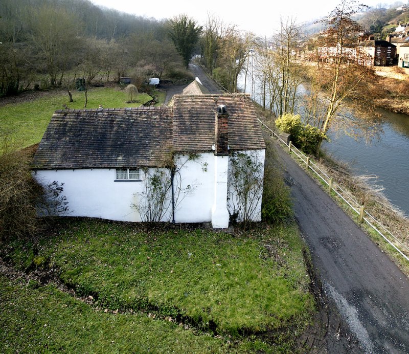 Cottage by the Severn