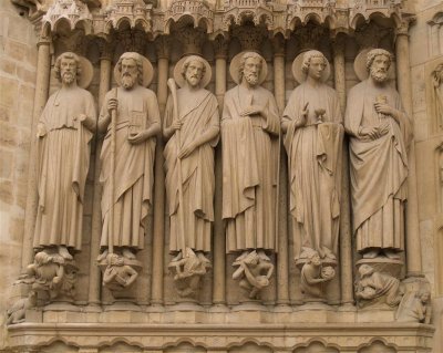 Statues at Notre Dame