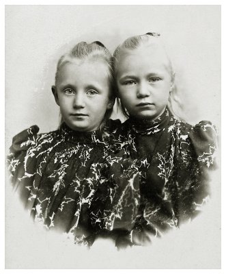 Bodil og Dorthea ca. 1895