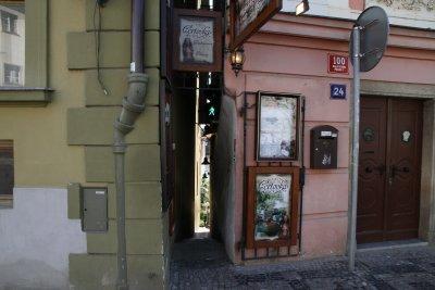 Narrow alley to restaurant