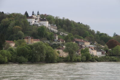 Cruise leaving Passau
