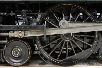 A driver wheel on the 4-4-2