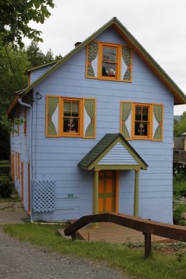 15.  A Tannersville house with Disney character residents.