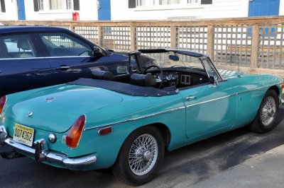 A close-up of the nice MGB that appears in the previous picture