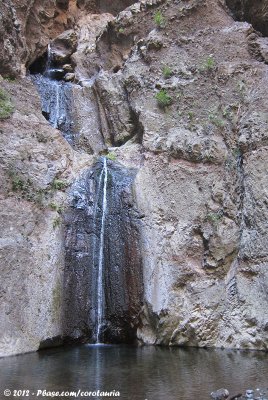 The huge waterfall at the end of the hiking track