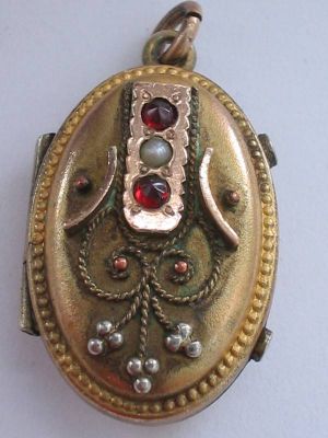Victorian Locket with Garnets and Pearl