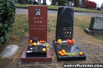 Bruce Lee grave - Seattle, Washington