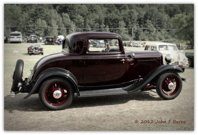 1932 Ford V/8 - 3 Window Coupe