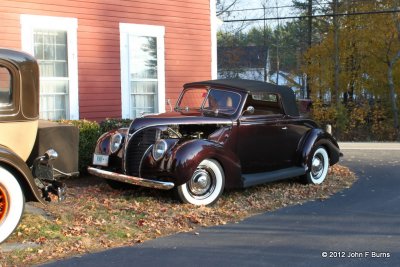 1938 Ford DeLuxe Cabriolet