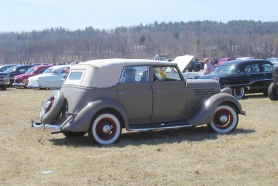 1935 Ford DeLuxe Convertible Sedan