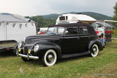 1939 Ford DeLuxe Convertible Sedan