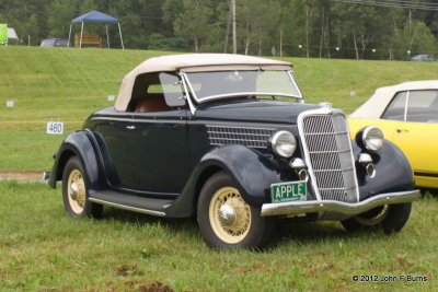 1935 Ford V8 DeLuxe Roadster