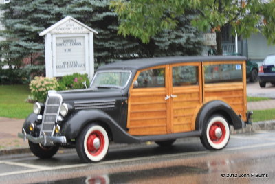 1935 Ford V8 DeLuxe Wagon