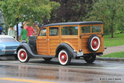 1935 Ford V8 DeLuxe Wagon