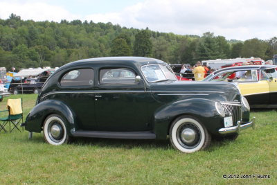 1939 Ford V8 DeLuxe Tudor Sedan