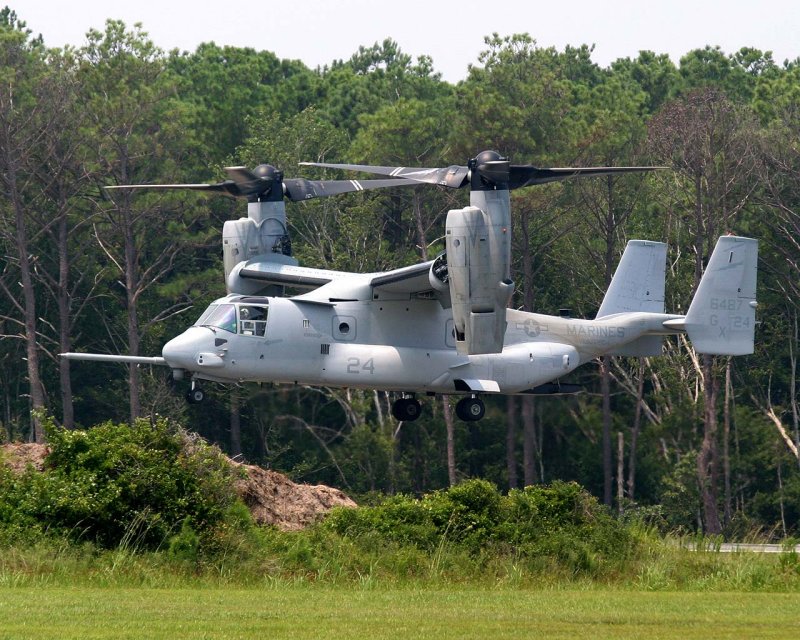 V-22 Osprey Flies into Kitty Hawk
