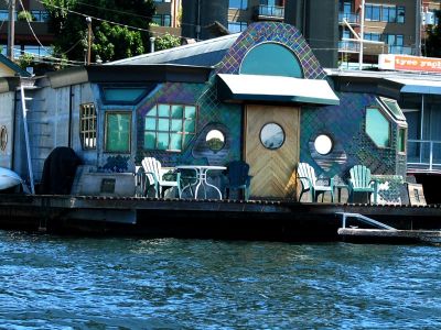 the mermaid's houseboat - front