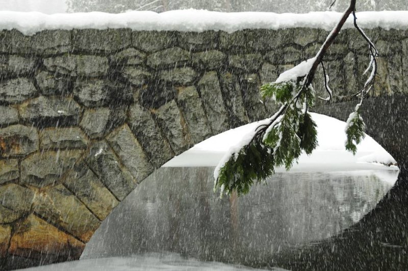 Snow falls over the Stoneman Bridge