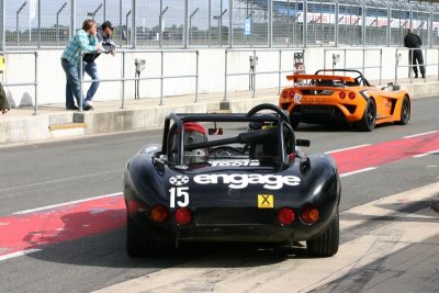 Silverstone Trackday Engage 2011 00051.jpg