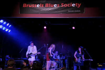 Bluescaravan 2011 - Girls with guitars