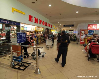 082 - Airport Shops.jpg