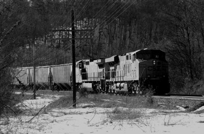 CSX 5252 EB at Callaghan 12-29-09.jpg