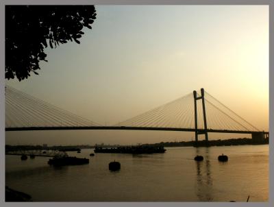 The_Hooghly_Bridge.jpg