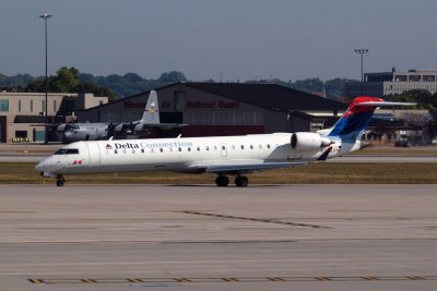 Delta Connection Canadair CRJ-700