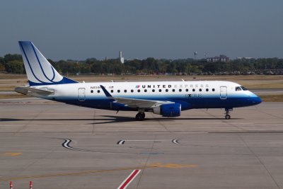 United Express Embraer ERJ-170