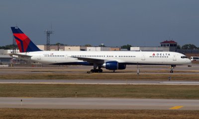 A realy looong Delta 757-300